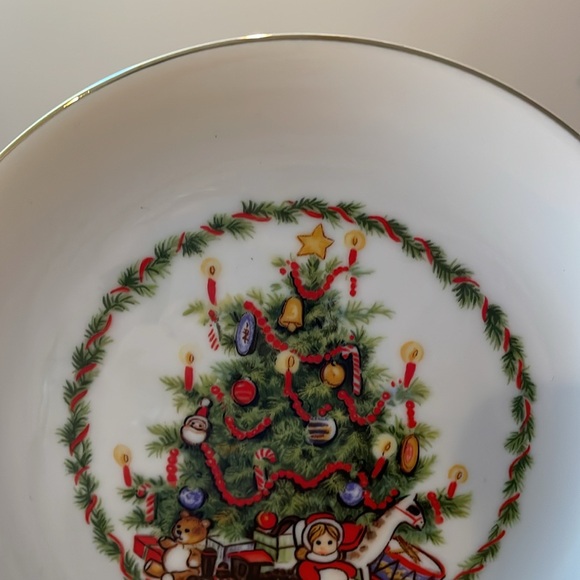 JASCO Christmas Plate 6 1/5" Japan 22K Gold Edge Tree Gifts Red Green Porcelain - Picture 3 of 10